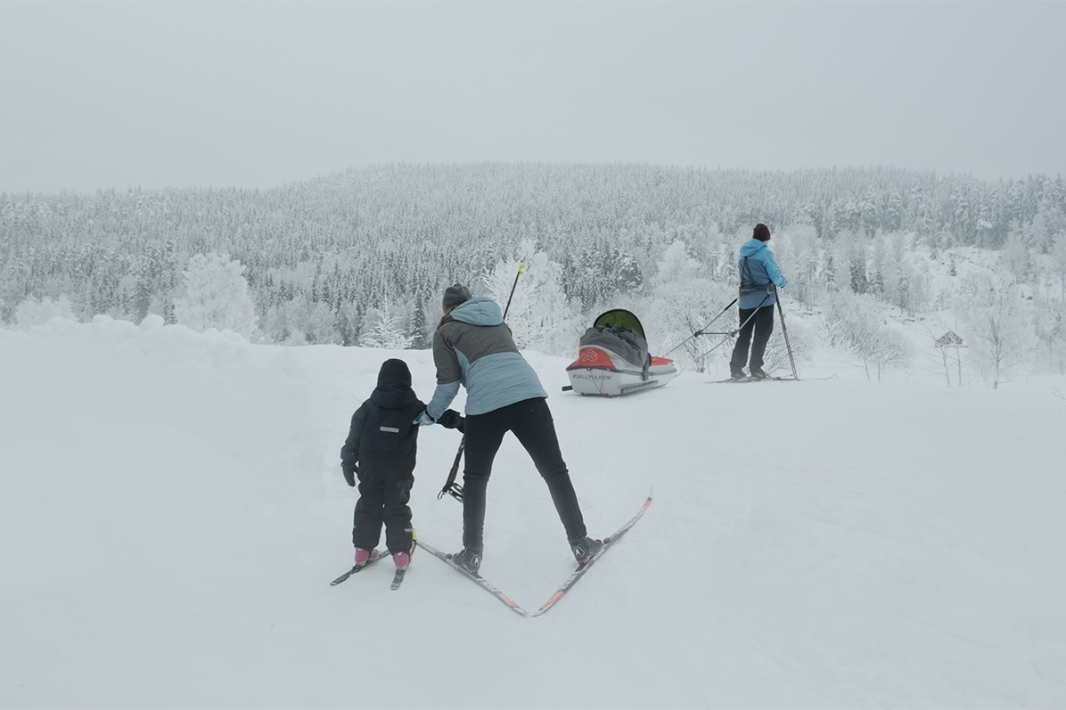 Marit og Kathrine på skitur sammen med gutten